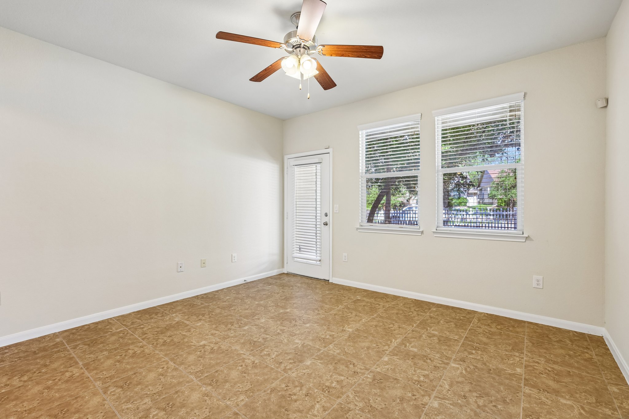 Rolling Oak Dr 100-S2605-009.jpg