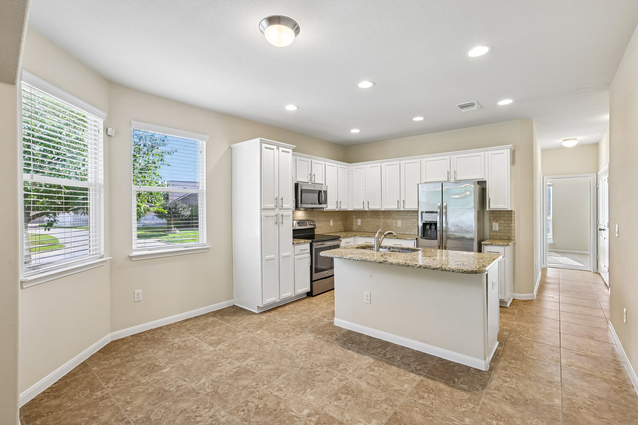 Rolling Oak Dr 100-S2605-010.jpg