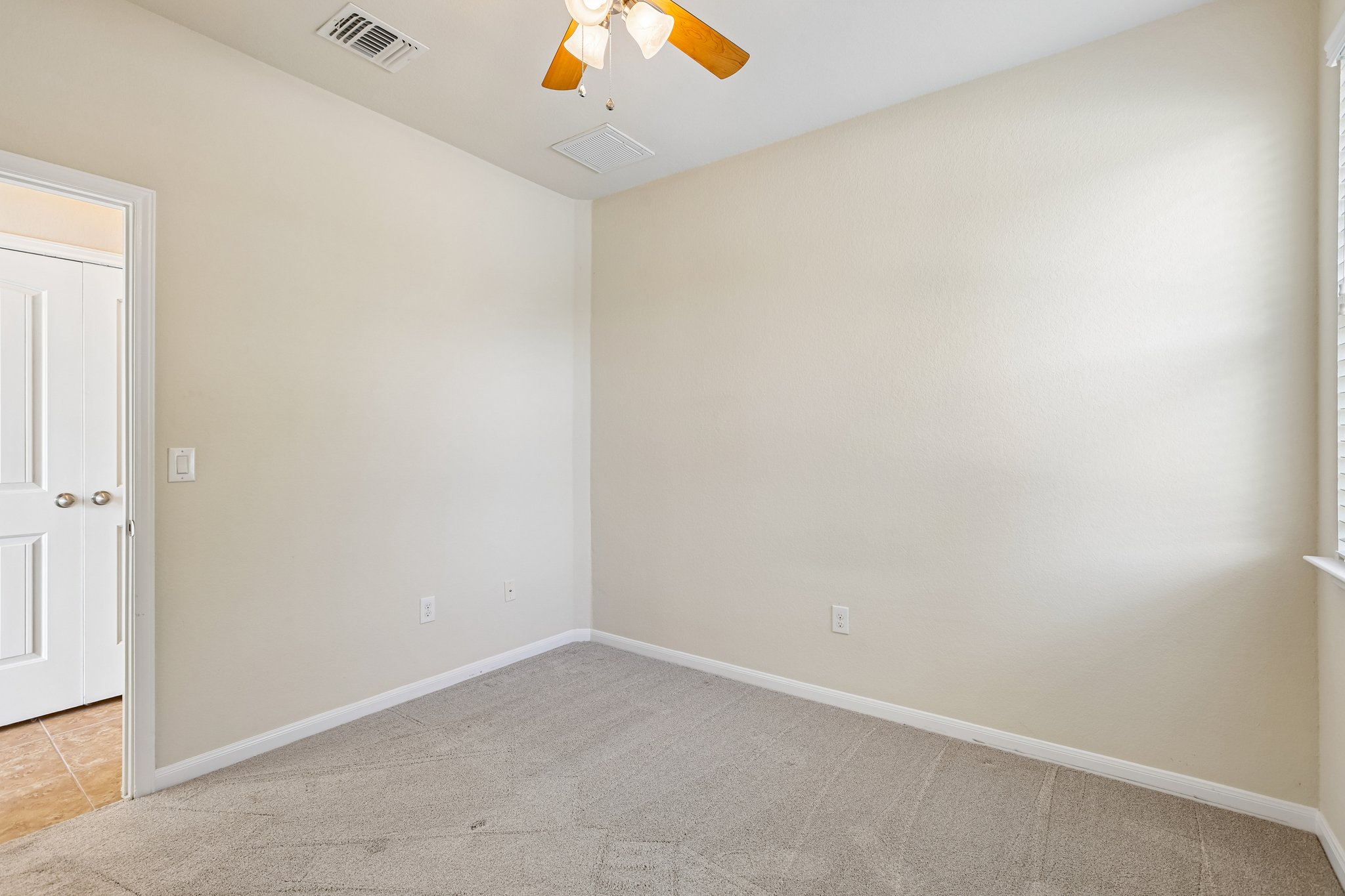 Rolling Oak Dr 100-S2605-019.jpg