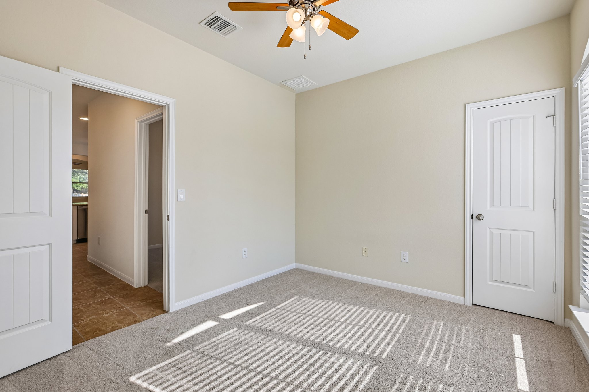 Rolling Oak Dr 100-S2605-023.jpg