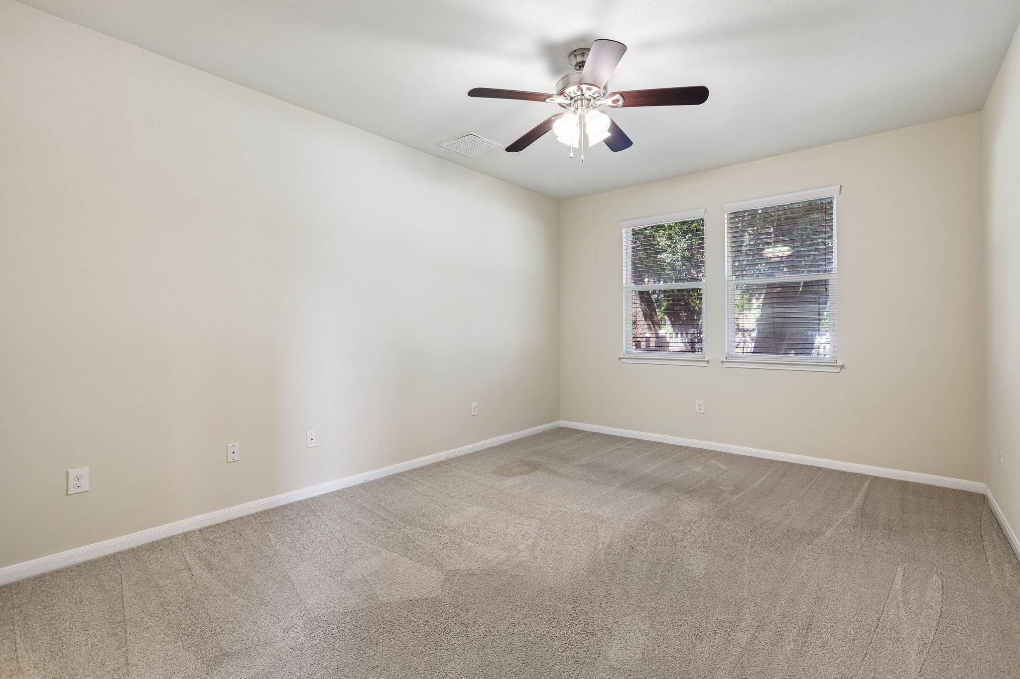 Rolling Oak Dr 100-S2605-024.jpg