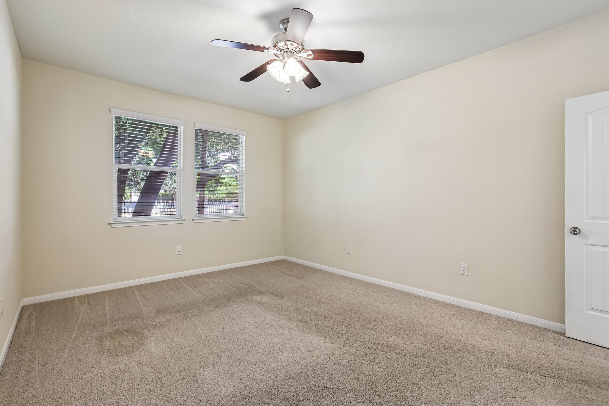 Rolling Oak Dr 100-S2605-025.jpg