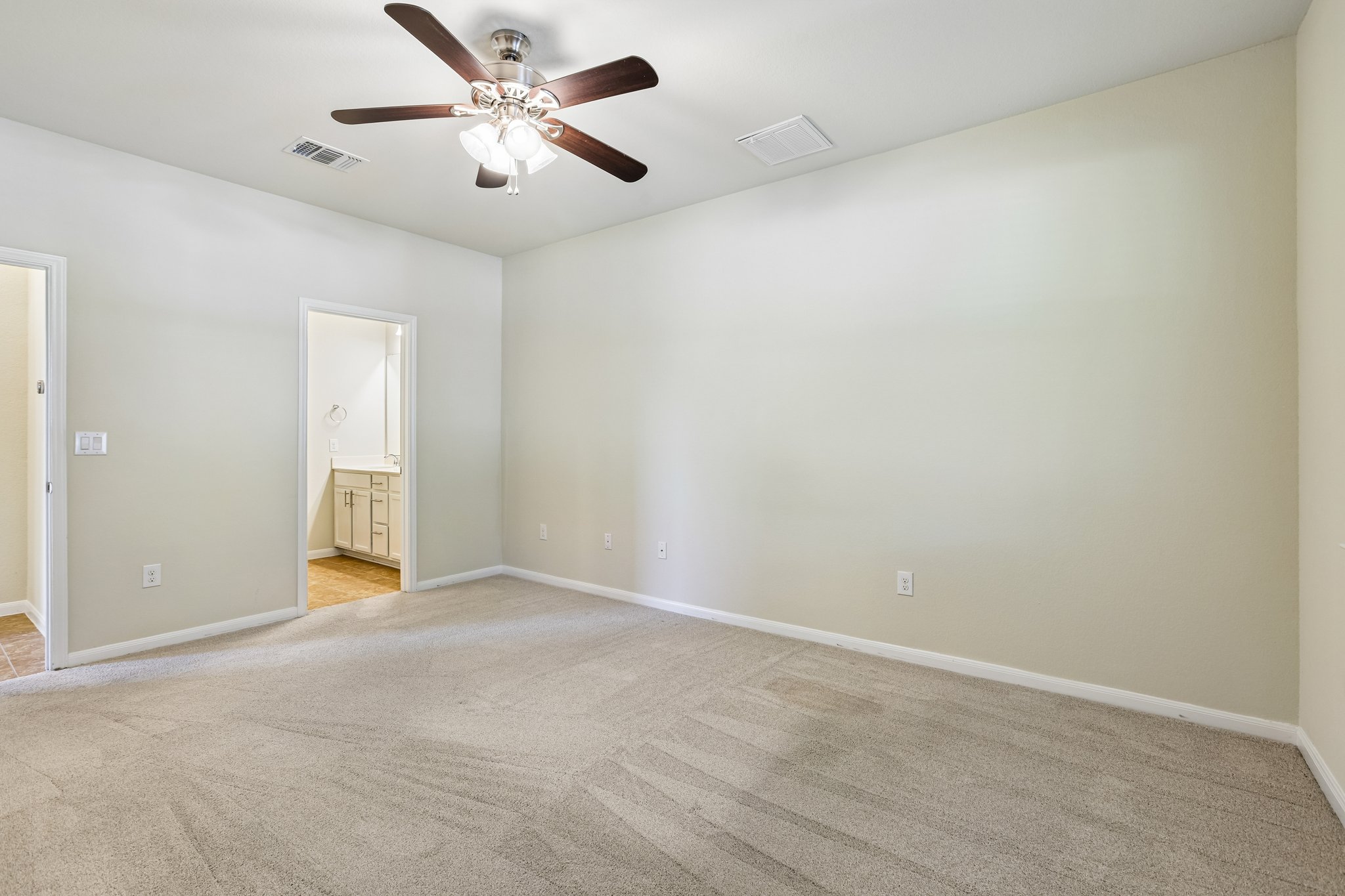 Rolling Oak Dr 100-S2605-027.jpg
