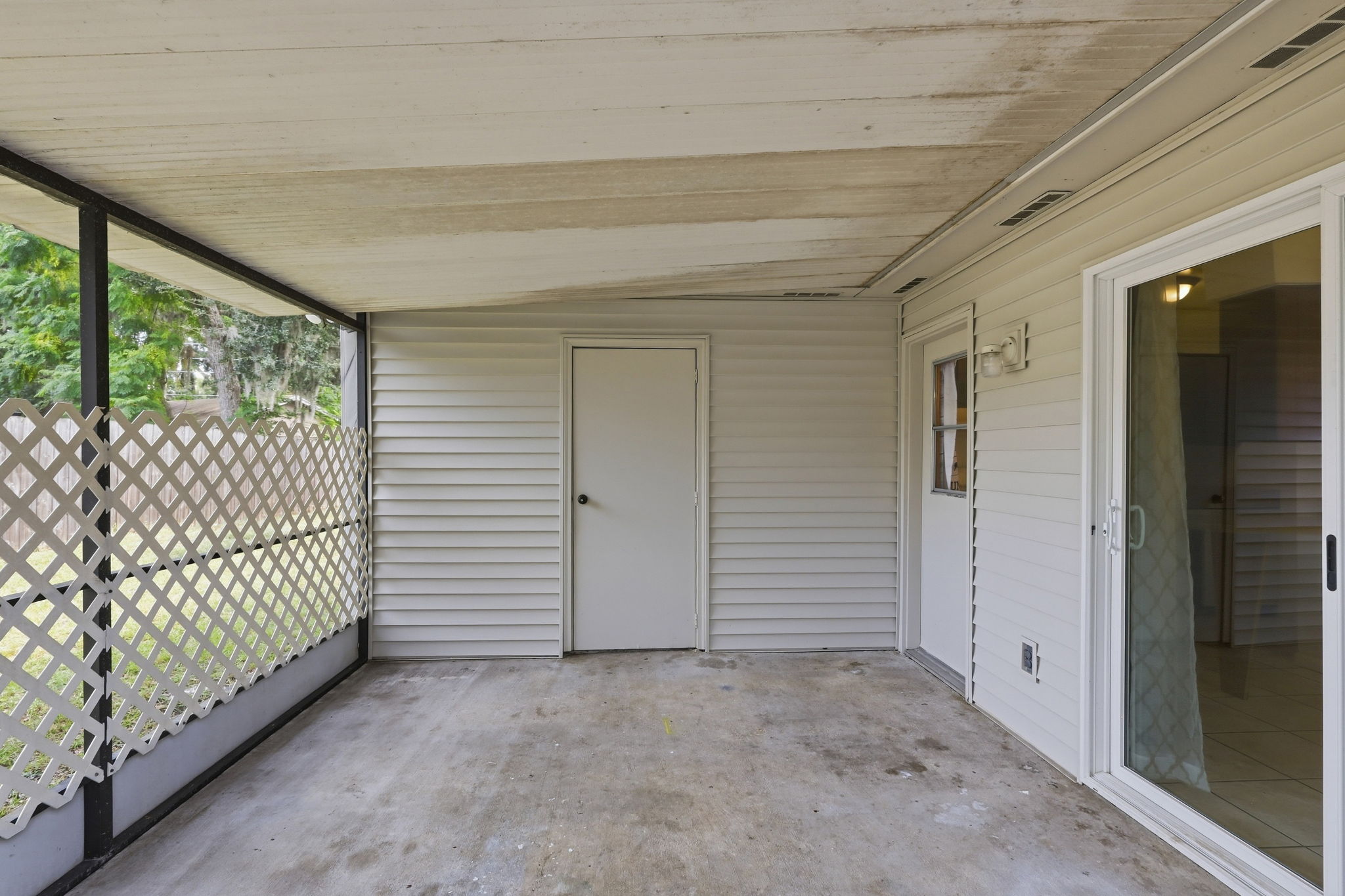 Screened-in Porch