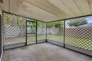 Screened-in Porch