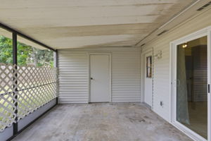 Screened-in Porch