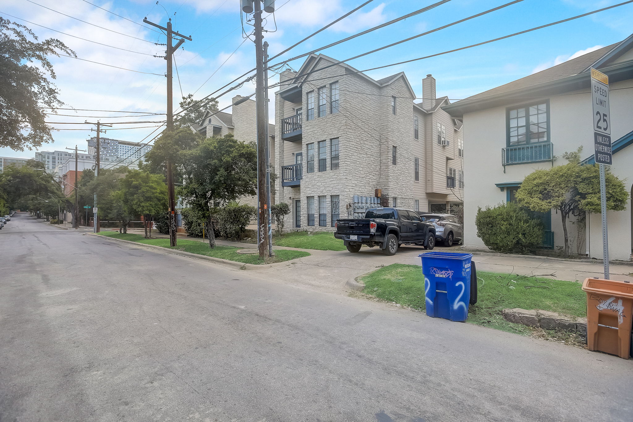W 21st St-003