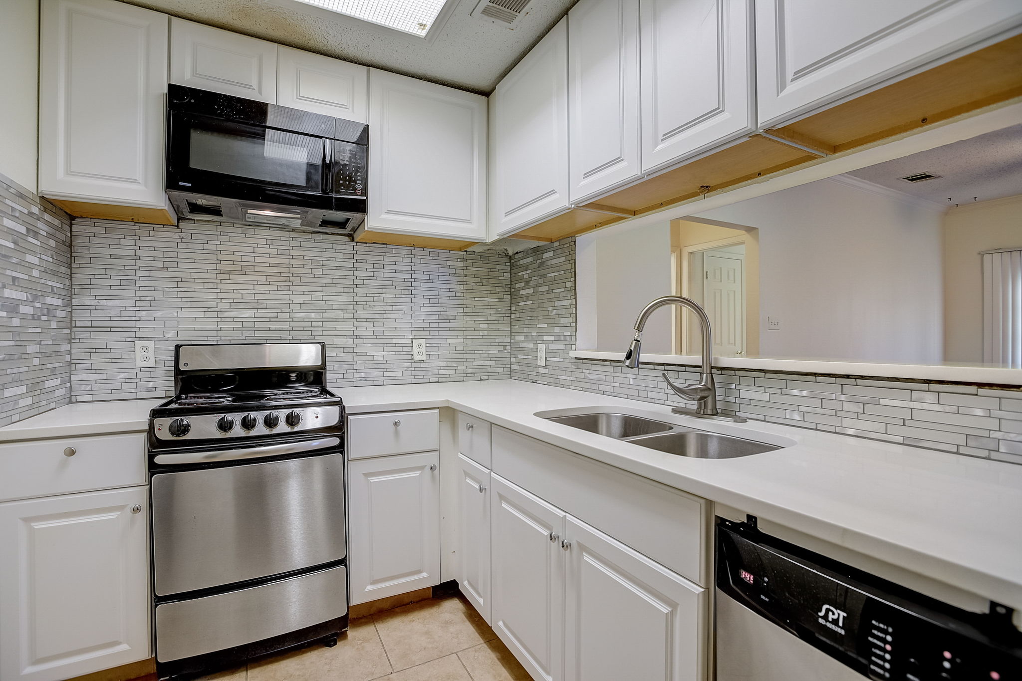 W 21st St-008