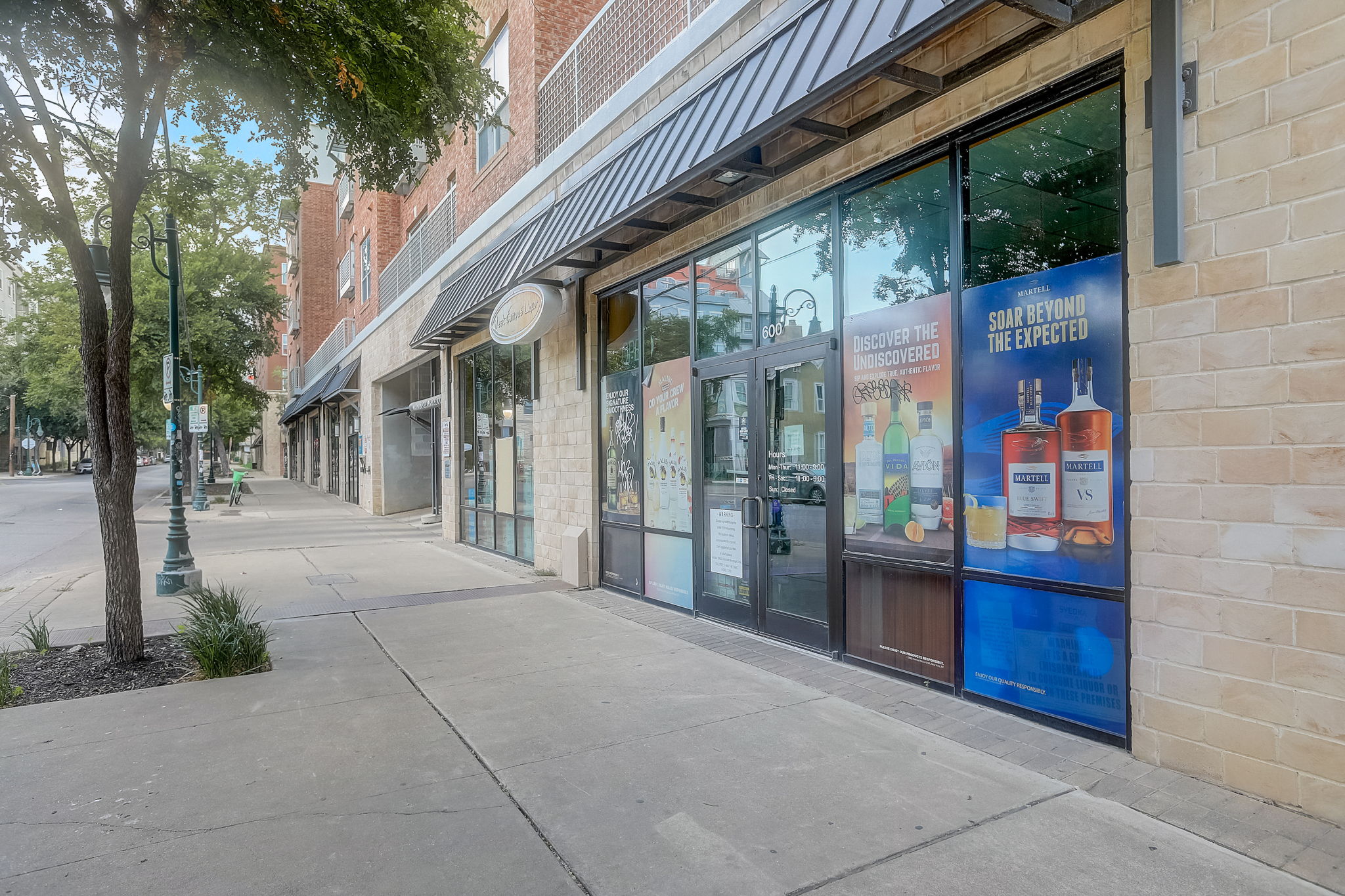 W 21st St-032