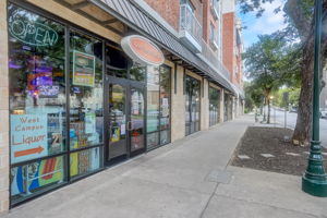 W 21st St-034