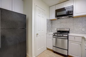 W 21st St-009