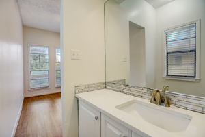 W 21st St-023