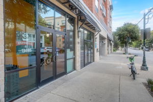 W 21st St-033