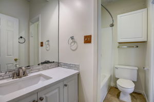 W 21st St-024