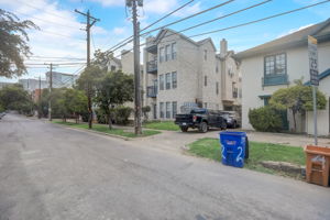 W 21st St-003