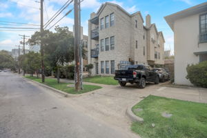 W 21st St-002