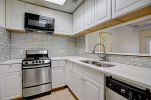W 21st St-008