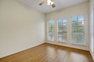 W 21st St-017