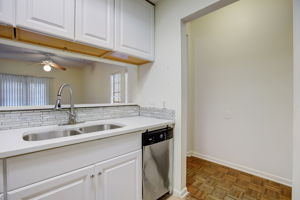 W 21st St-012