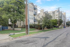 W 21st St-005
