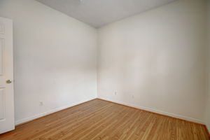 W 21st St-027