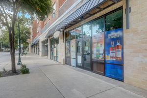 W 21st St-032