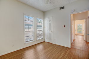 W 21st St-029