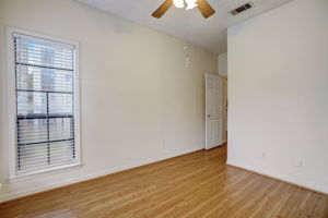 W 21st St-019