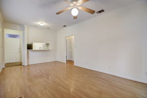W 21st St-016