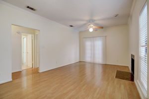 W 21st St-013