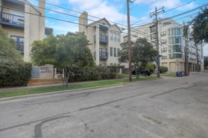 W 21st St-001