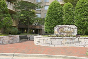 Crescent Plaza