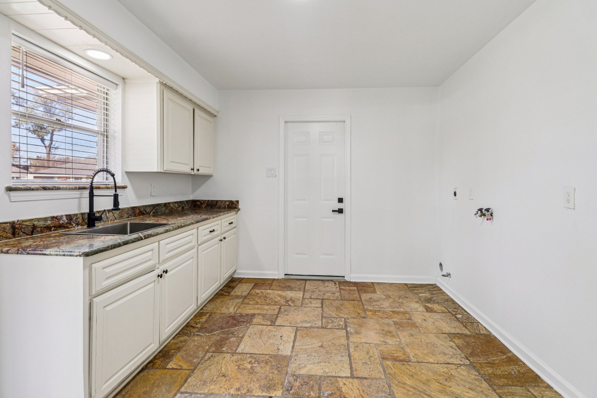 Bayou Forest Dr-S1601-014.jpg