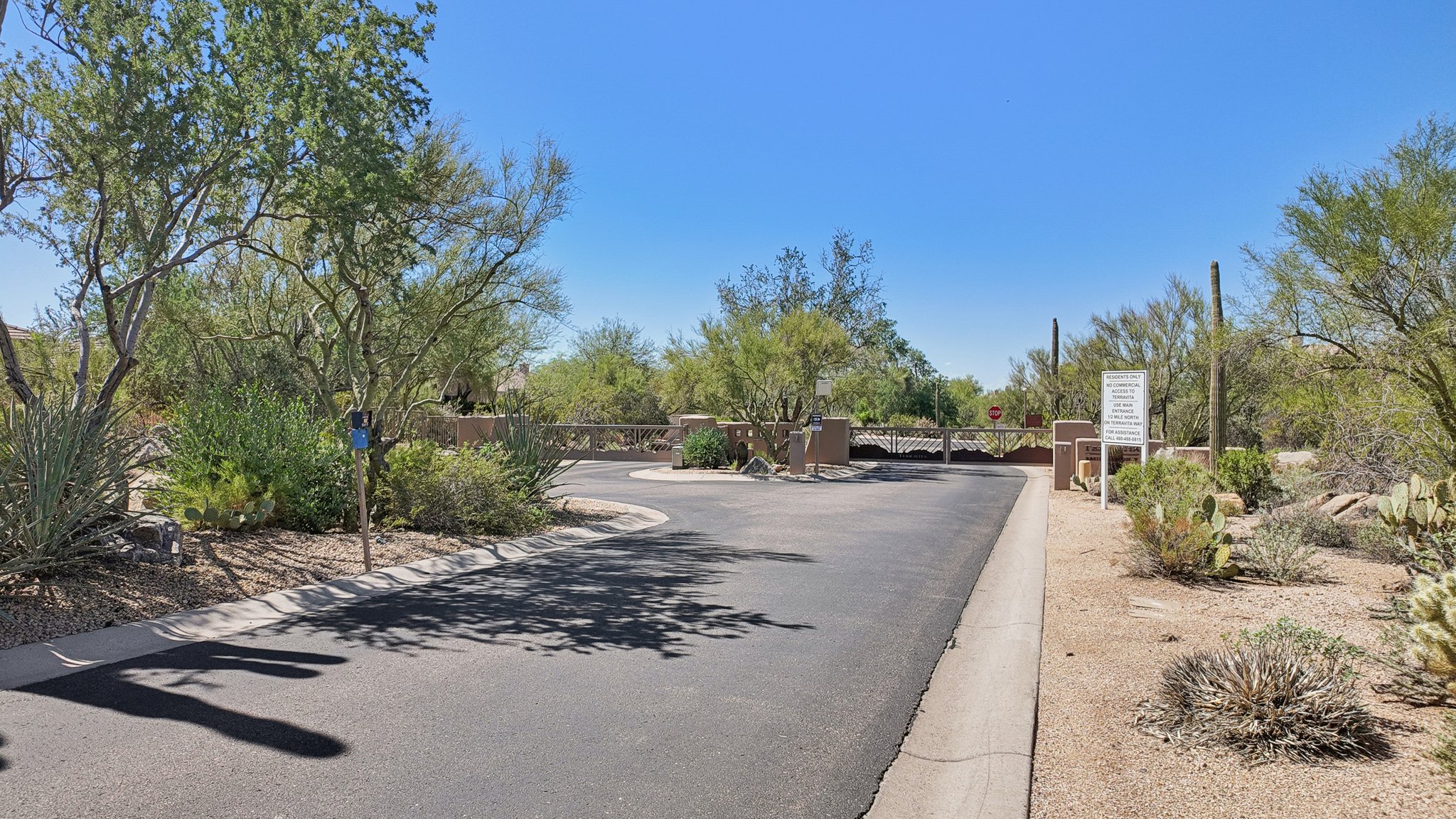 7116 E Bramble Berry Ln Scottsdale AZ 85266 - 024.jpg
