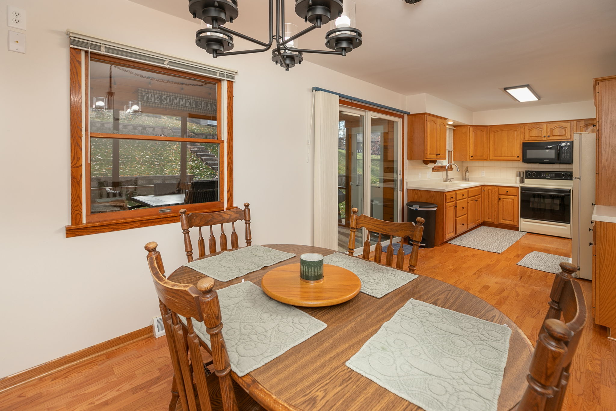 08-Dining Room