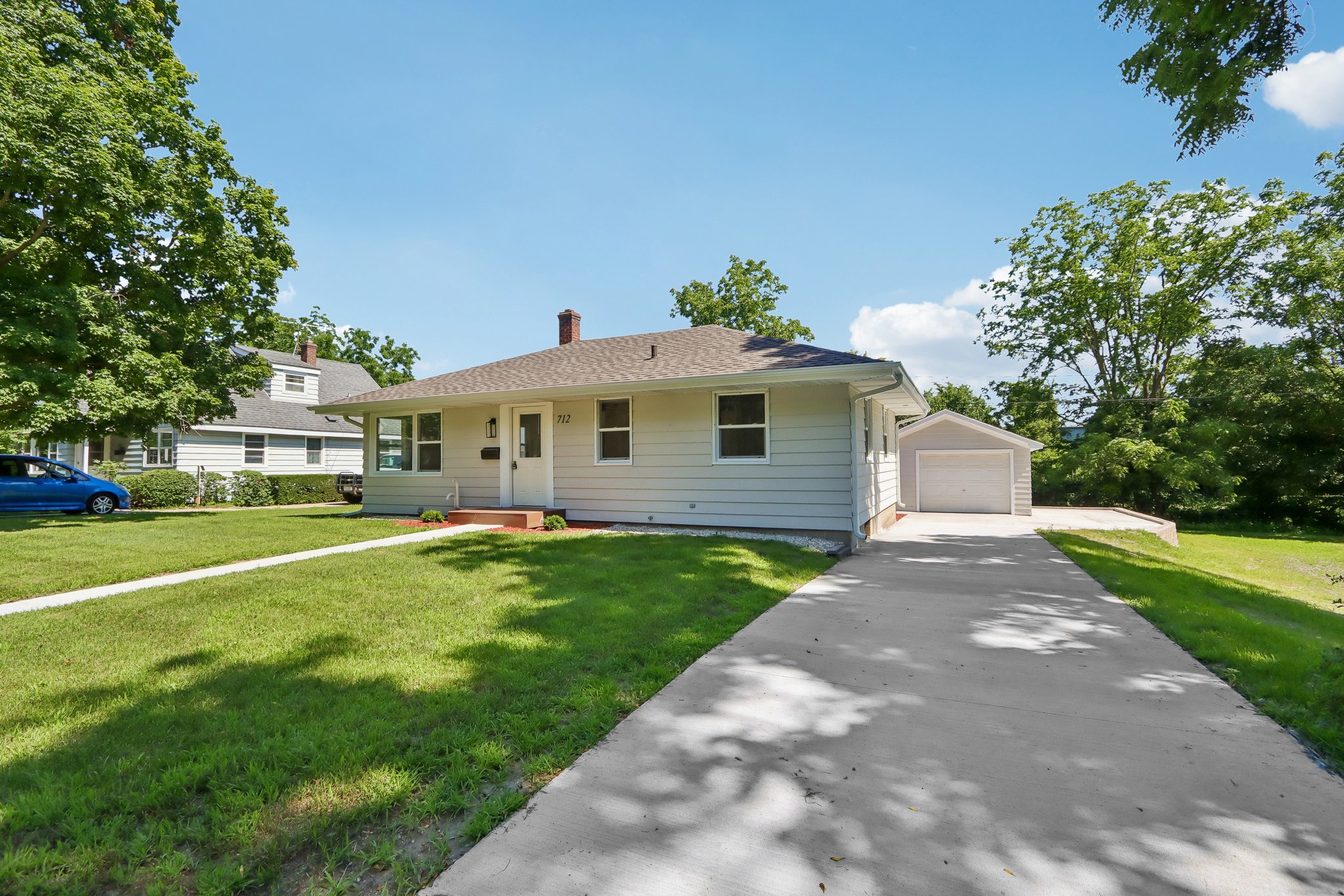 E Edgewater St-S1407-004.jpg
