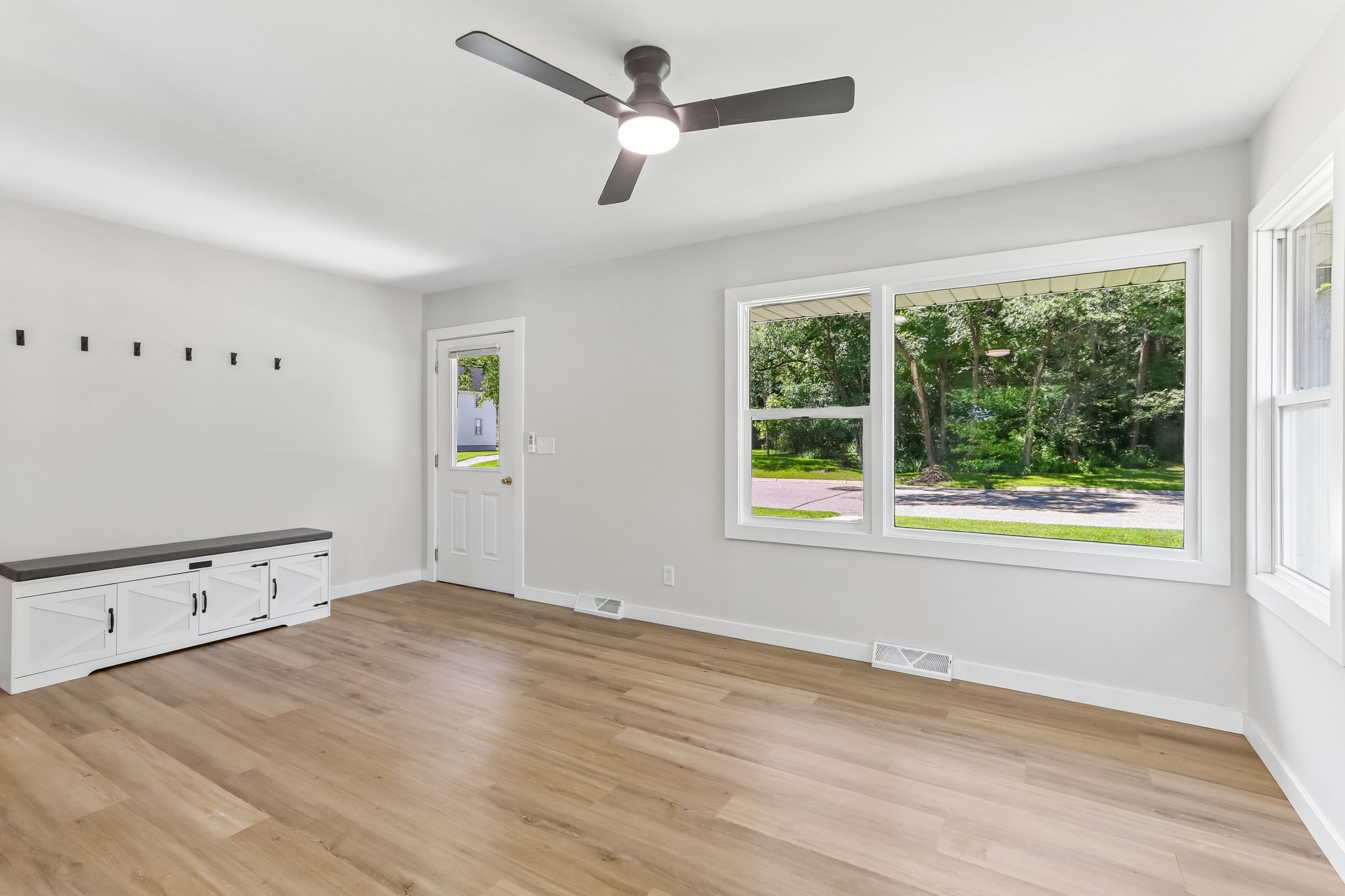 E Edgewater St-S1407-006.jpg