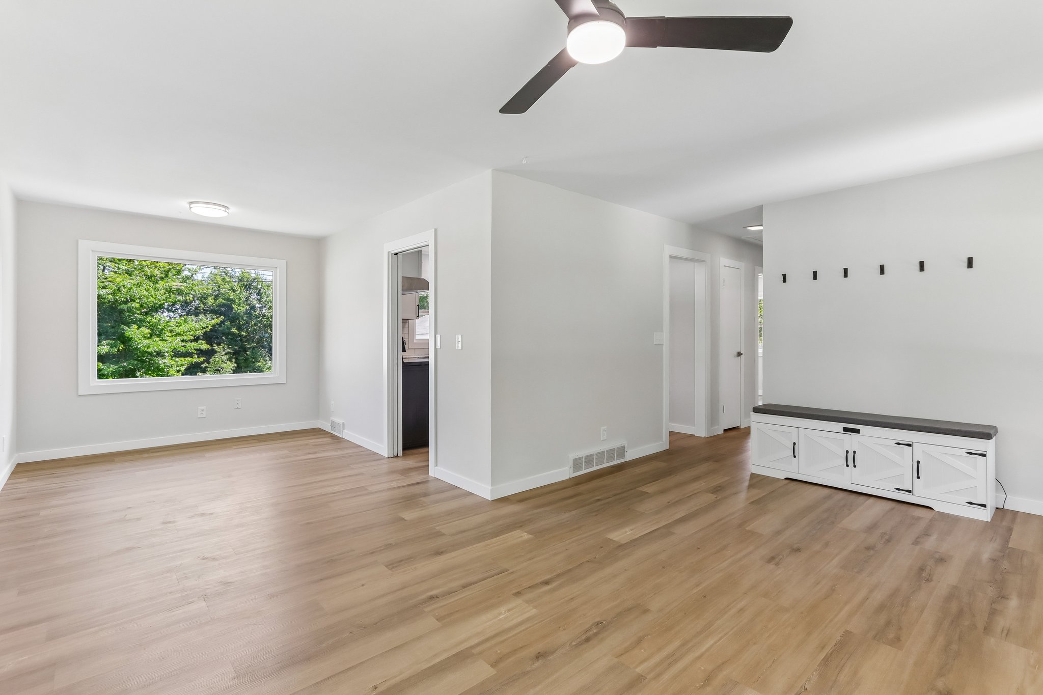 E Edgewater St-S1407-007.jpg