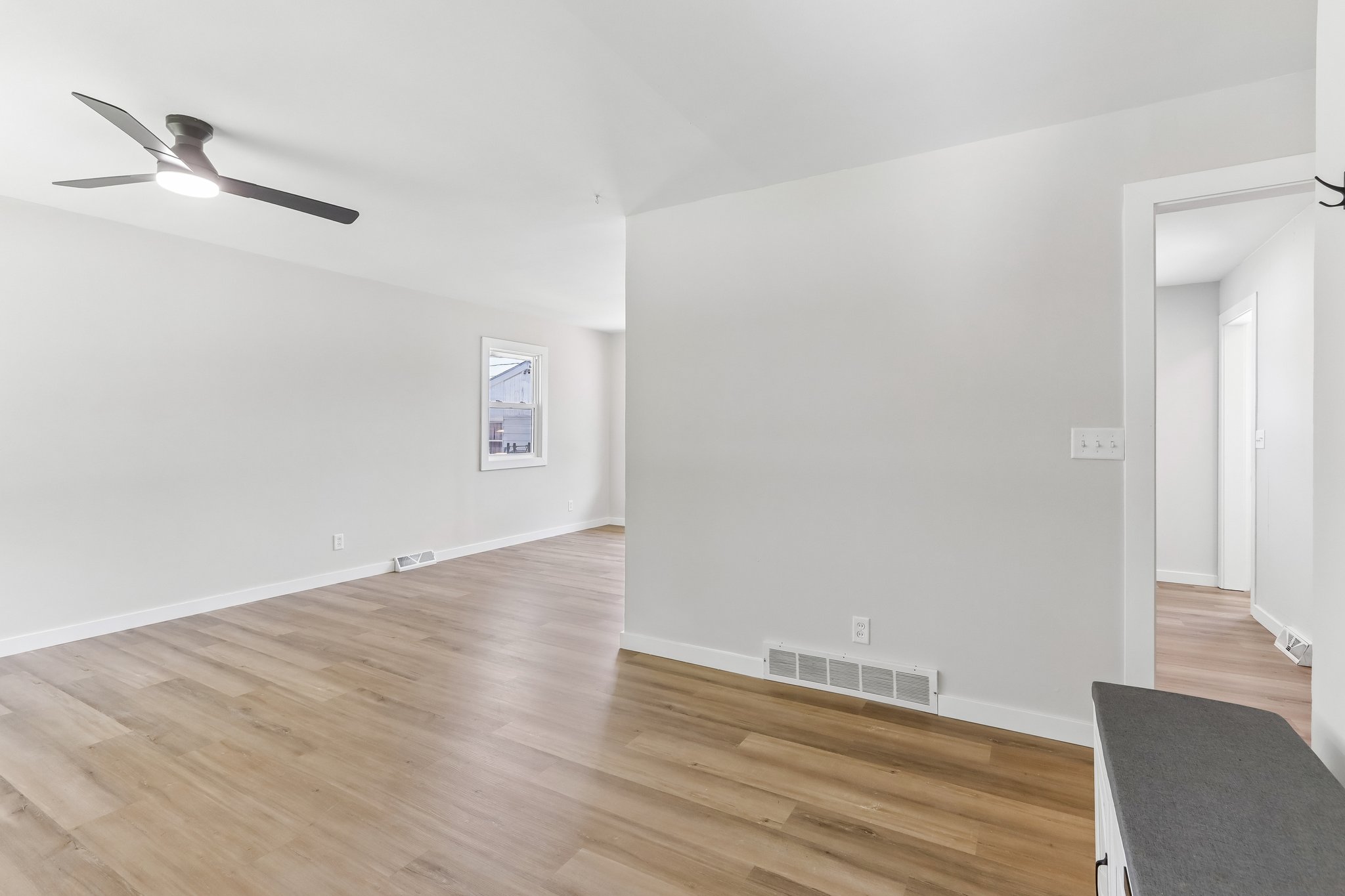 E Edgewater St-S1407-008.jpg