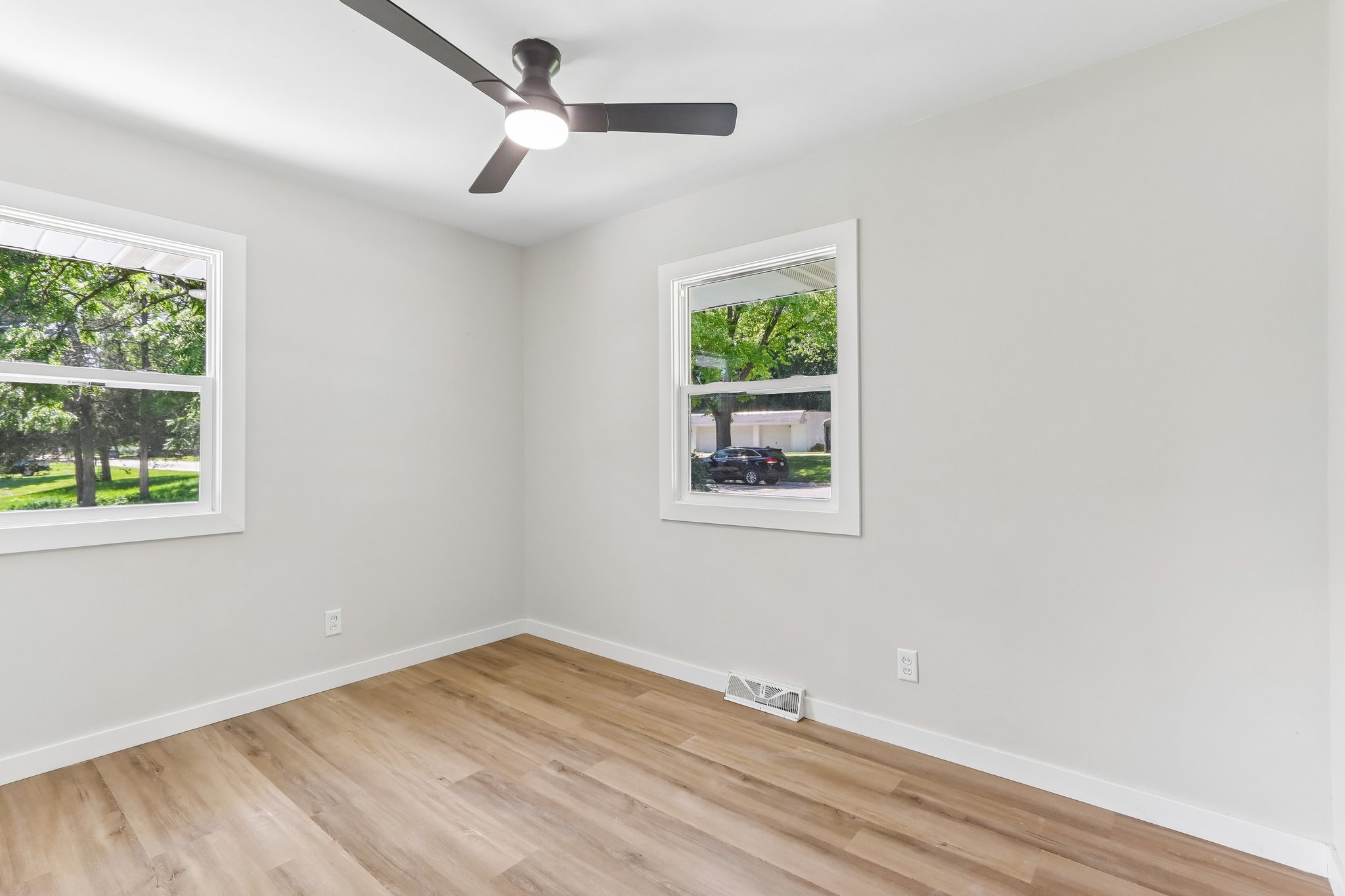 E Edgewater St-S1407-019.jpg
