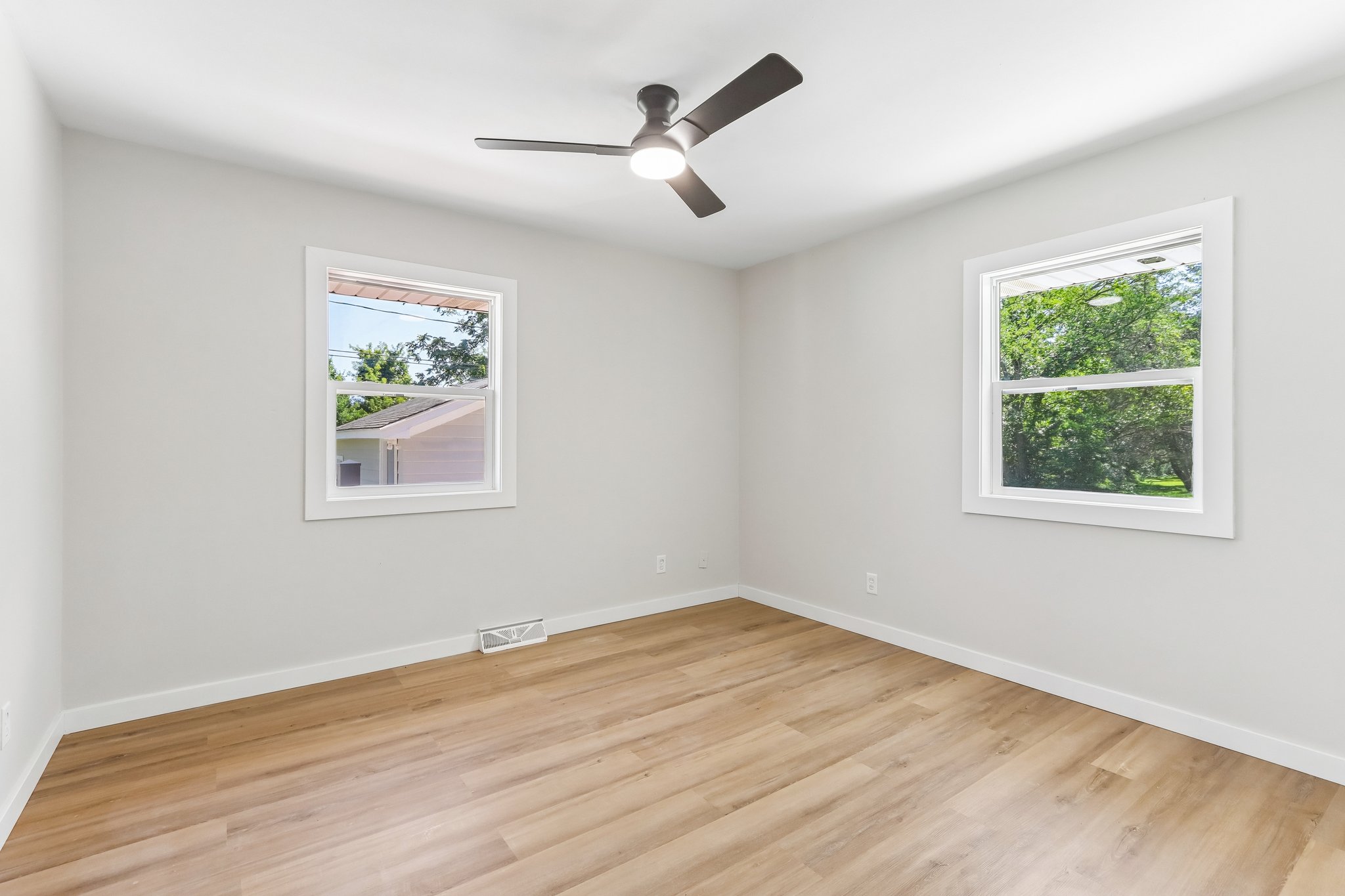 E Edgewater St-S1407-022.jpg