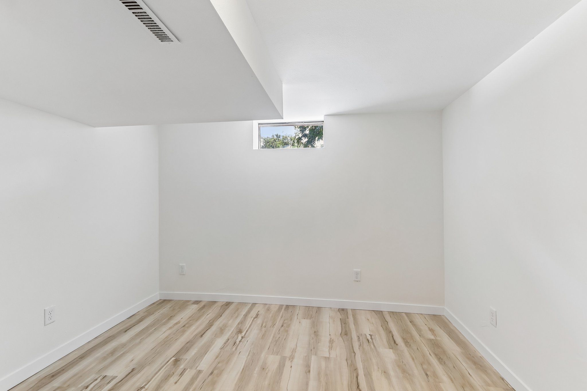 E Edgewater St-S1407-028.jpg