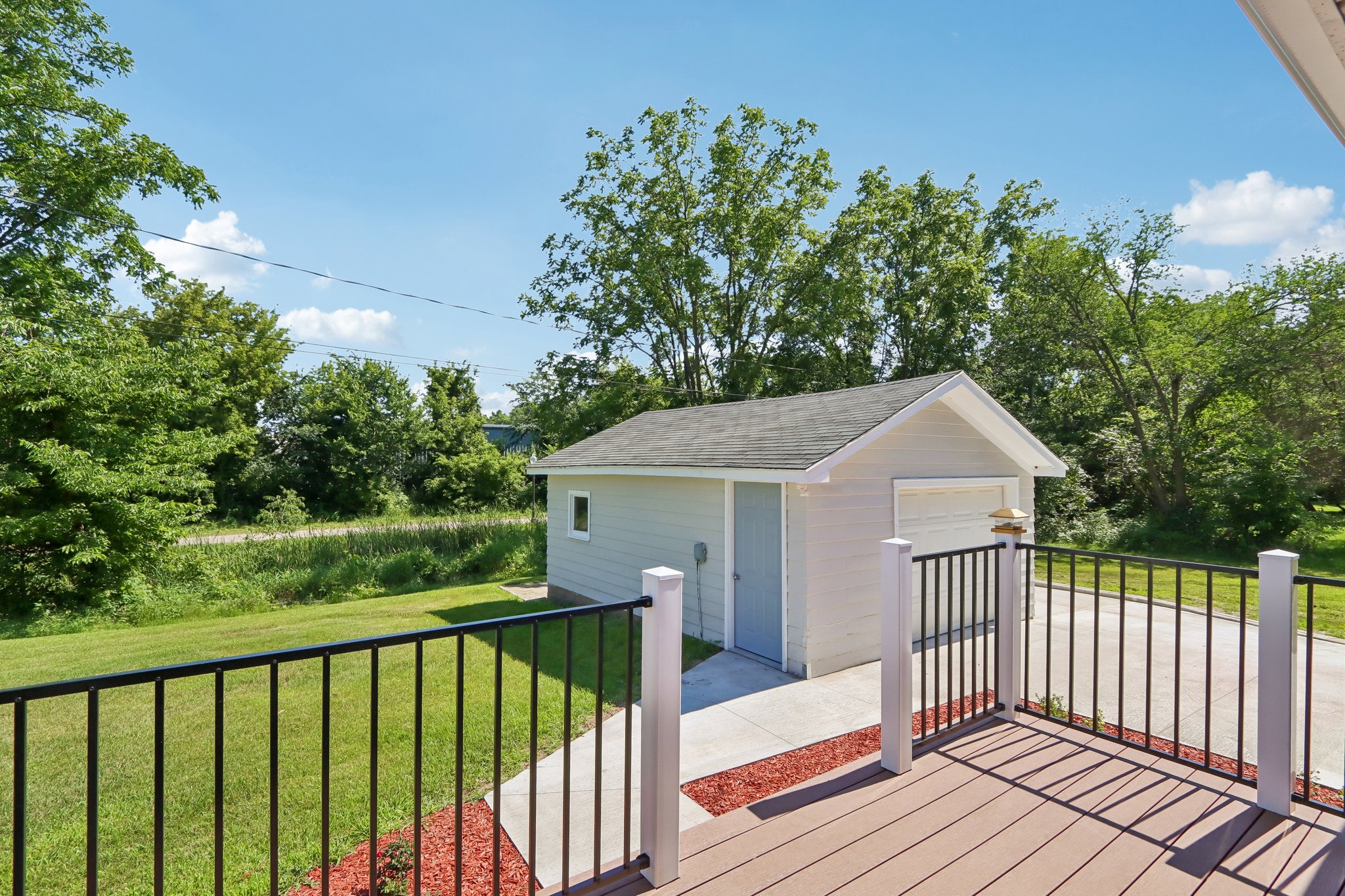 E Edgewater St-S1407-037.jpg