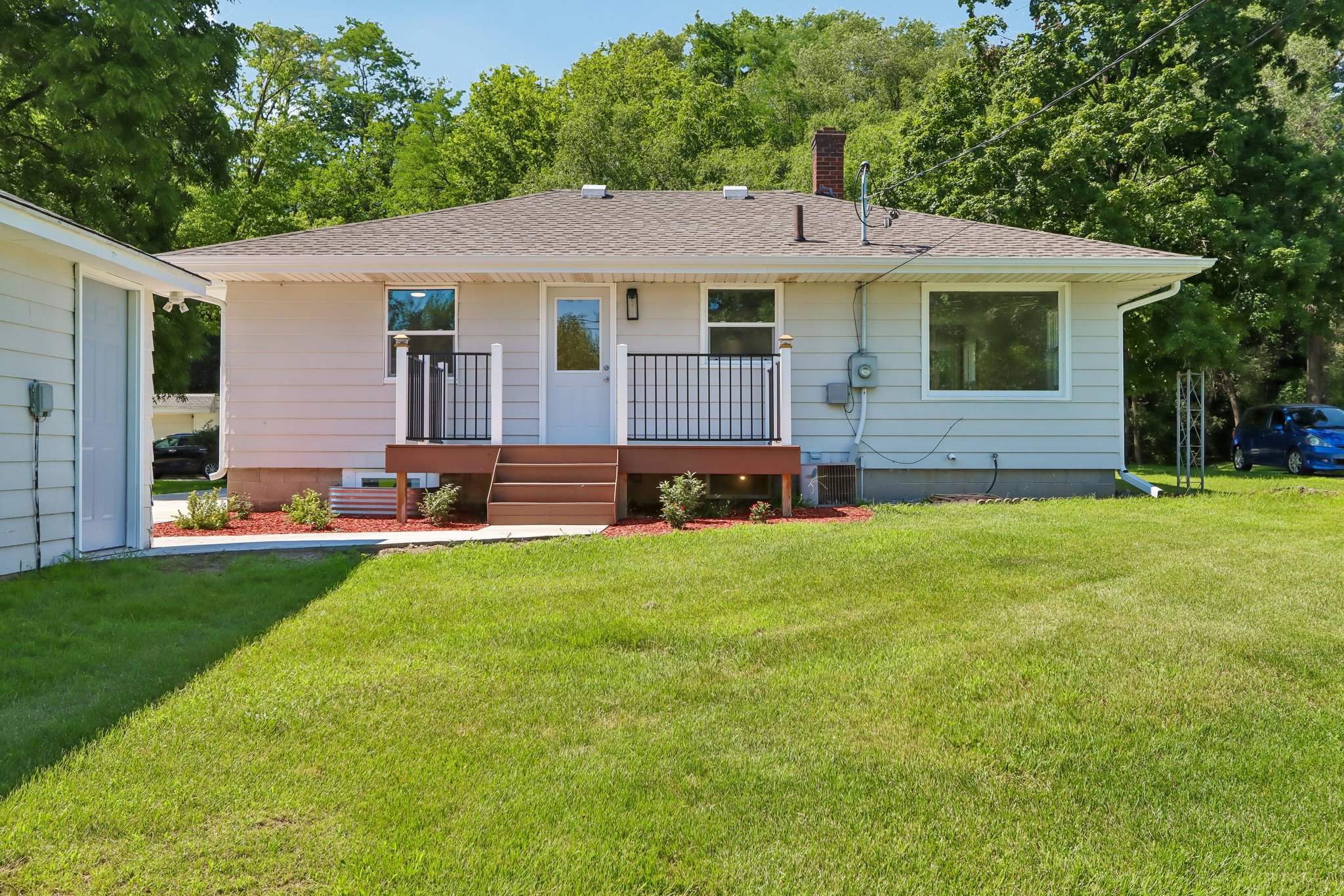 E Edgewater St-S1407-038.jpg
