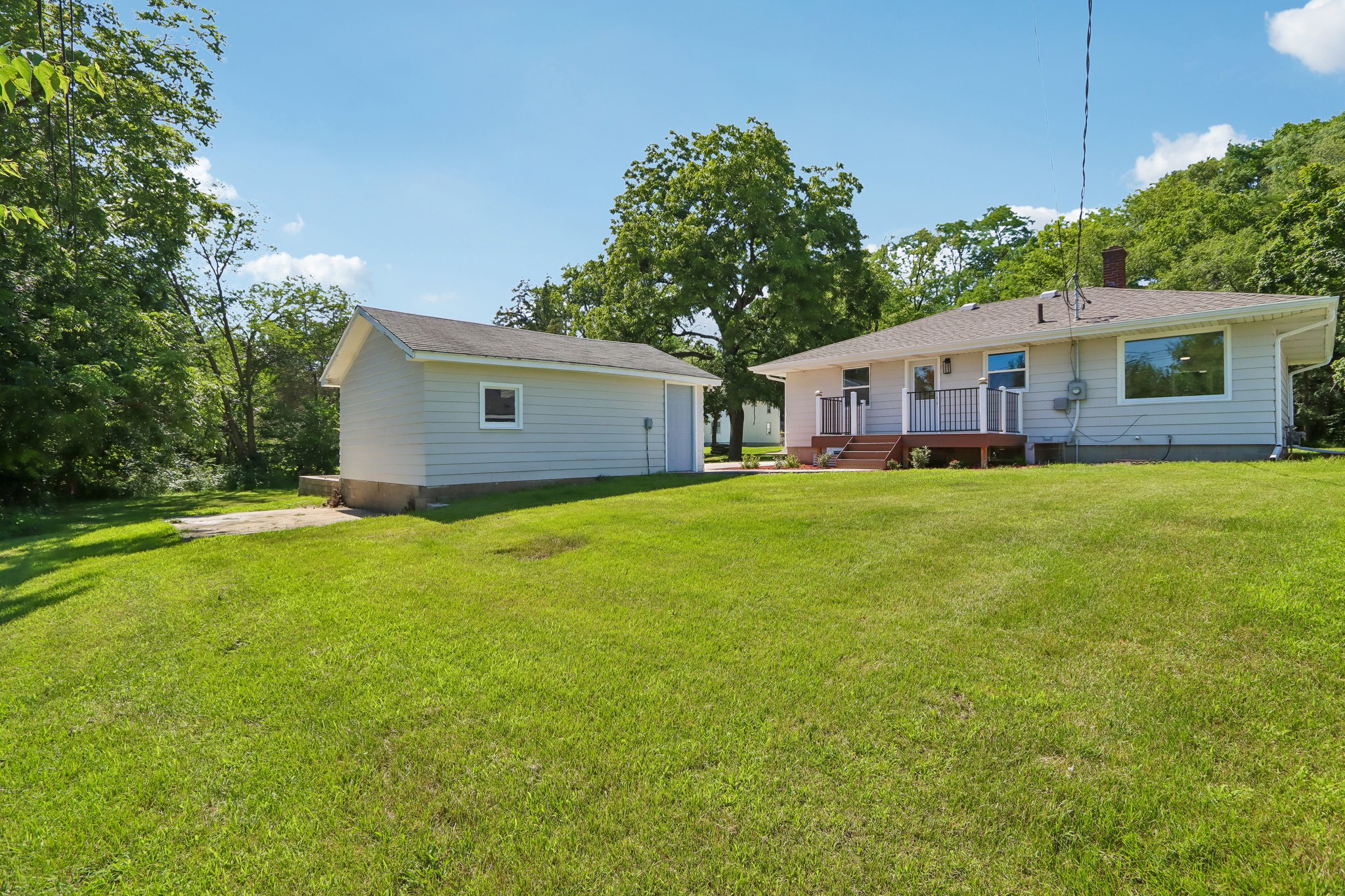 E Edgewater St-S1407-041.jpg