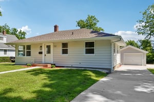 E Edgewater St-S1407-003.jpg