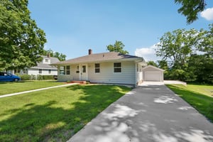 E Edgewater St-S1407-004.jpg