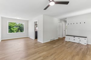 E Edgewater St-S1407-007.jpg