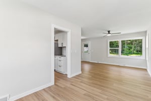 E Edgewater St-S1407-010.jpg