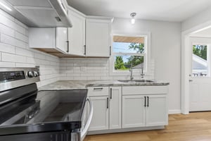 E Edgewater St-S1407-013.jpg